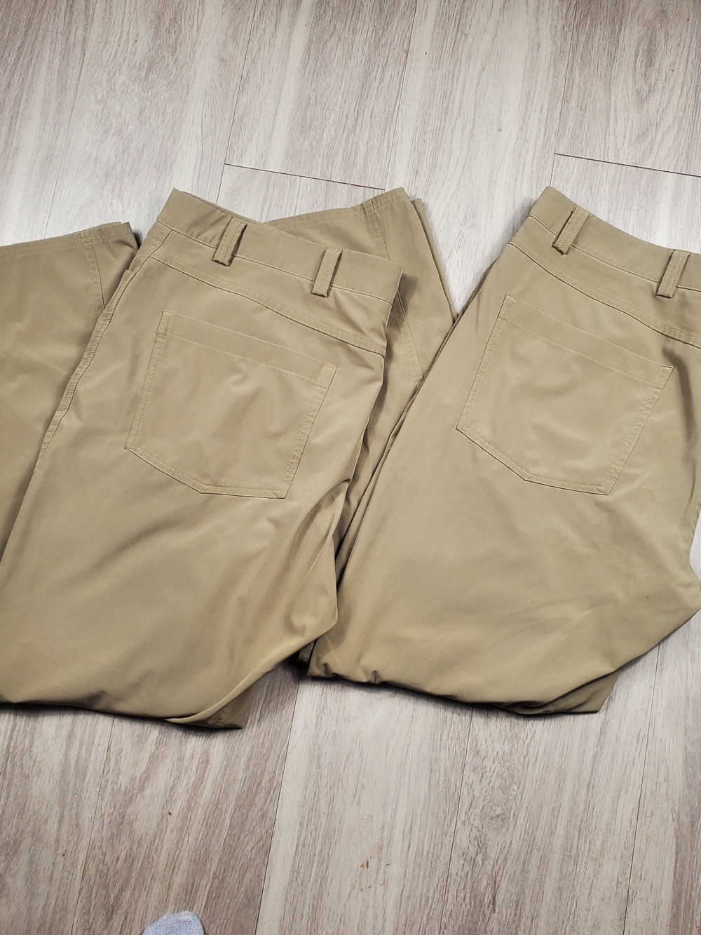 Lot of 2 Under Armour Golf Pants Men 42x32 Beige Stretch Performance - Picture 2 of 13